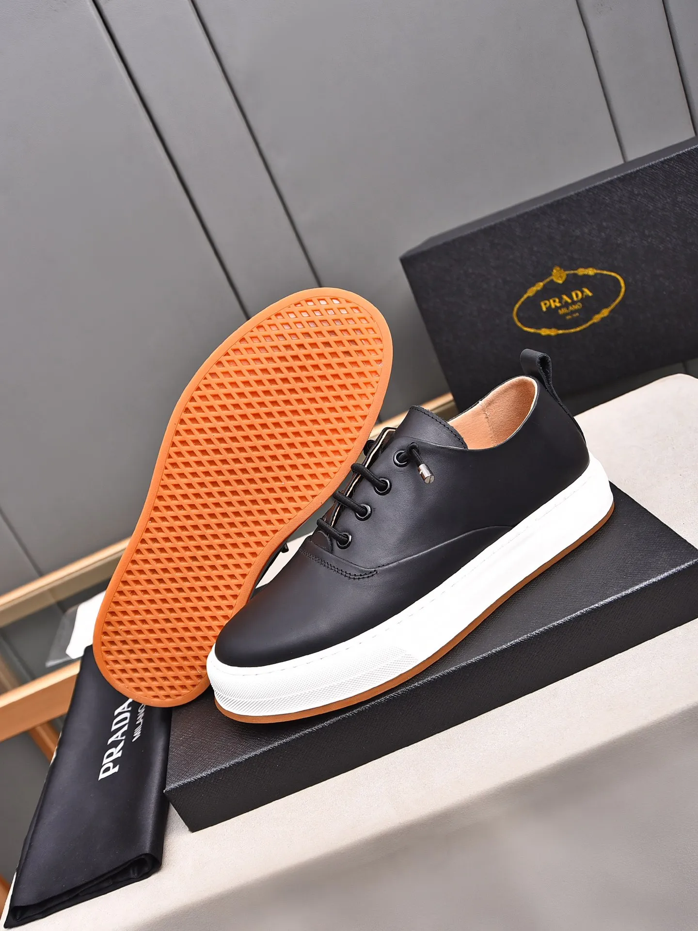Men's Men's Shoes 💰440 [Top-grade butter leather] 🆕🔥New update🔥👟PRADA (Prada) new products are released, imported soft butter leather, fashionable to allow air to penetrate the entire shoe, Niu B's shoes [strong] bring an extremely comfortable and breathable feeling! Beautiful inside and out! Exquisite workmanship, 😌Code number: 38~44 (45 customized) Three colors to choose from.
